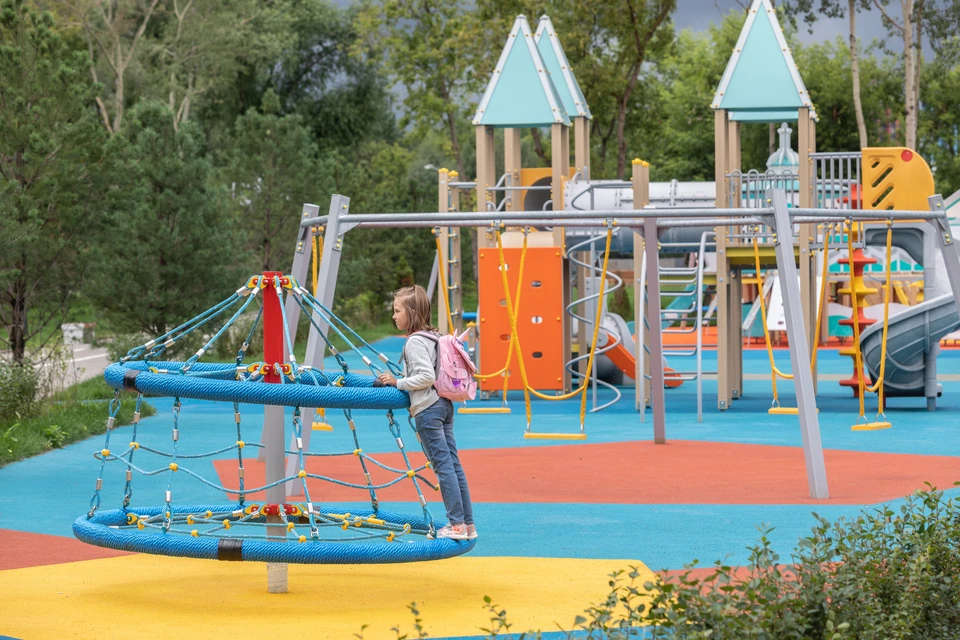 Новые детские площадки установят в семи дворах.