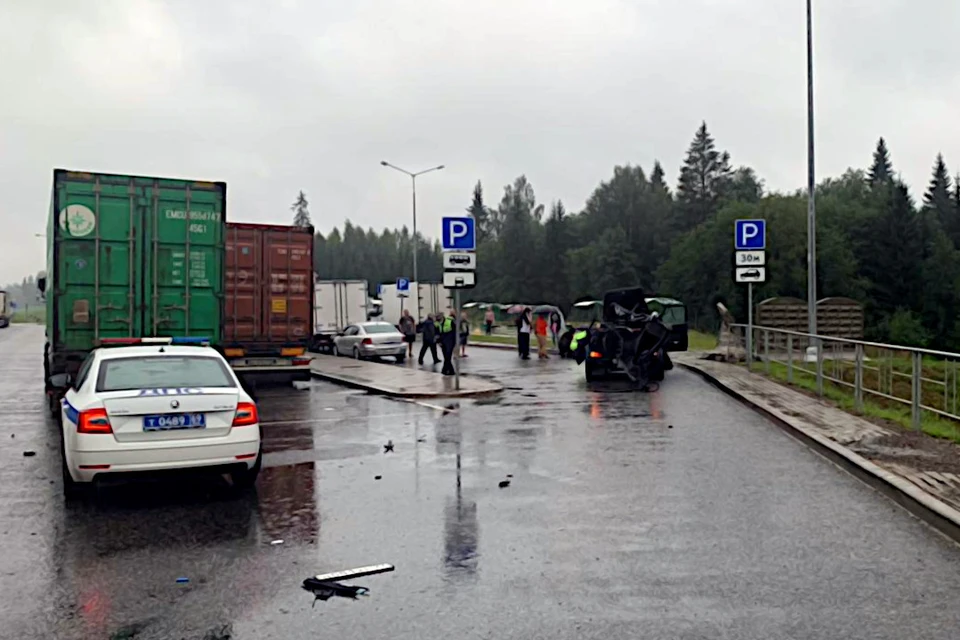 Гелендваген въехал в фуру. Фото: Пресс-служба УМВД по Тверской области