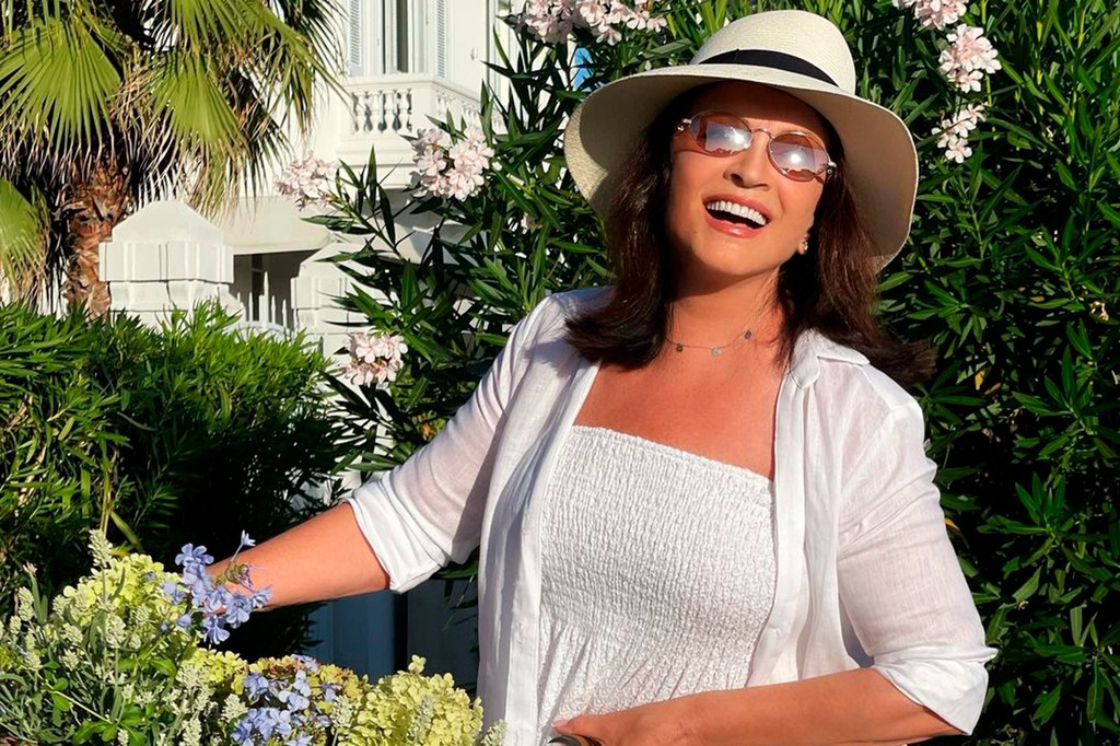 София Ротару сейчас отдыхает и не гастролирует.