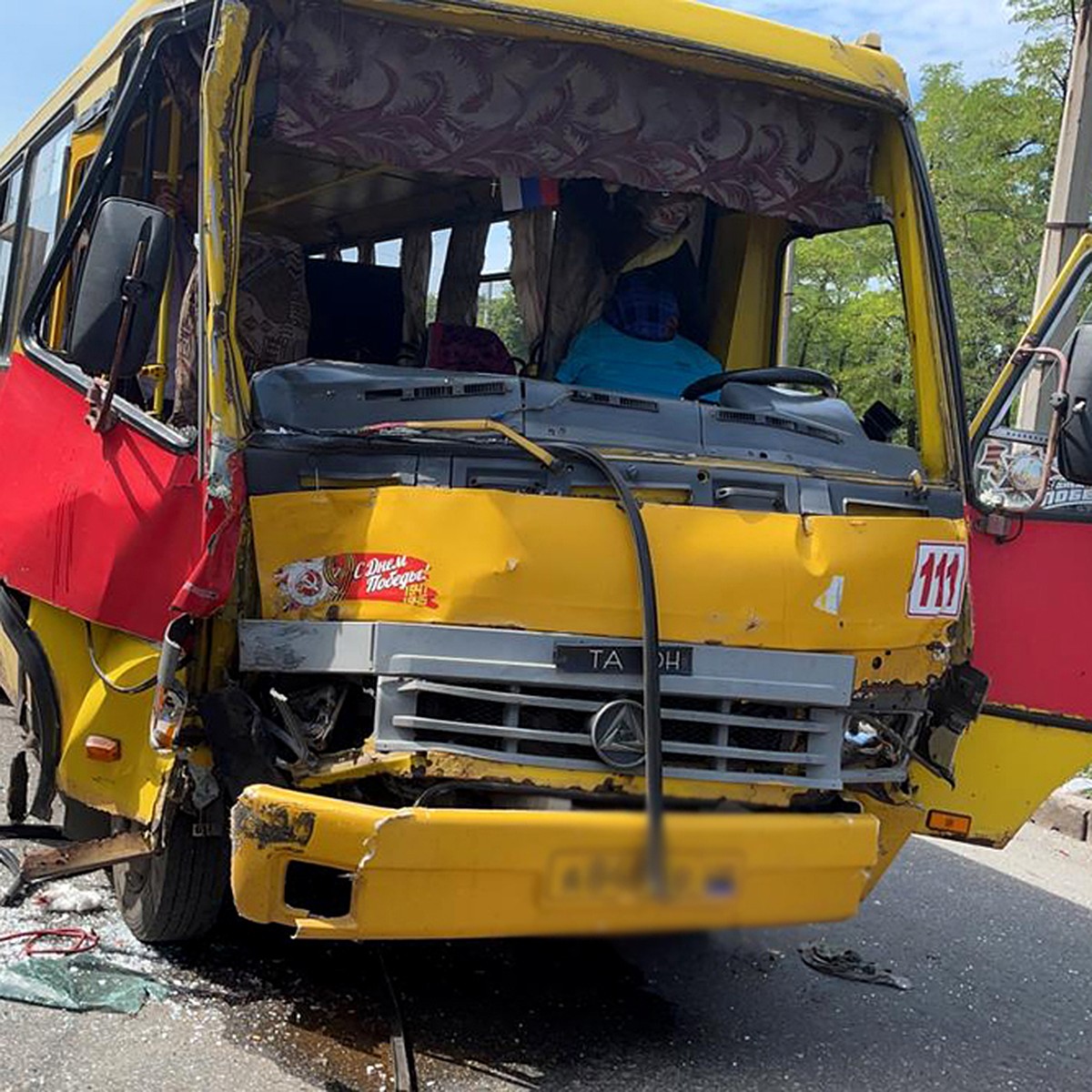 ДТП на въезде в Донецк: В столкновении автобусов в Донецке пострадали 14  взрослых и 2 детей - KP.RU