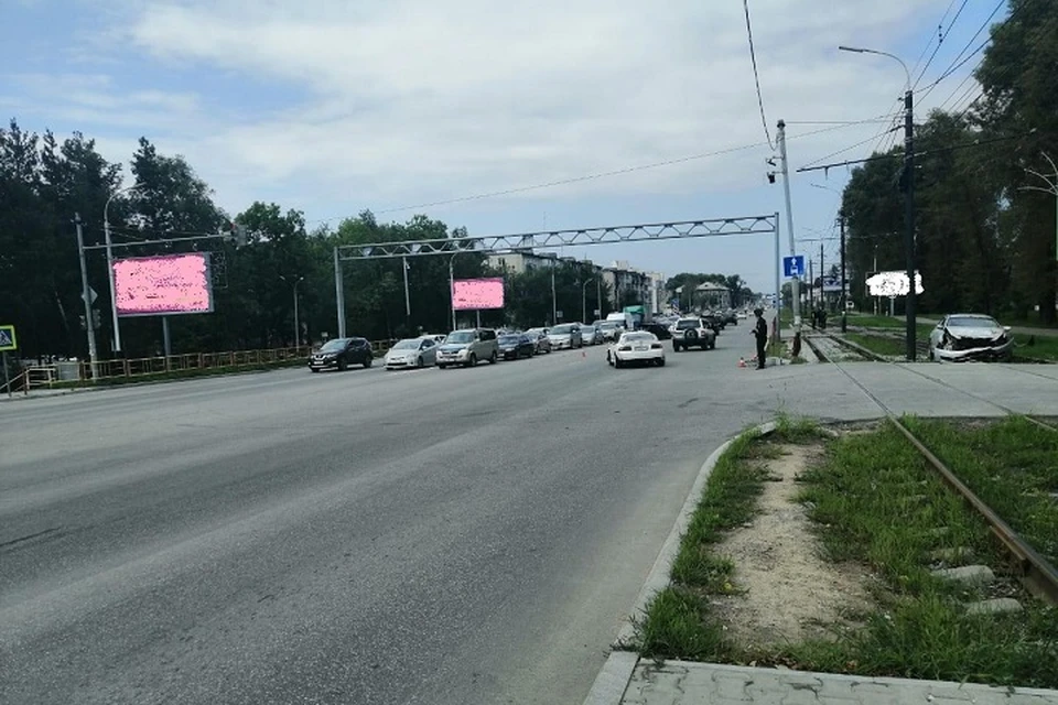 Пролетел на желтый: множество травм получил невиновный в ДТП в Хабаровске. Фото: городское управление ГИБДД.