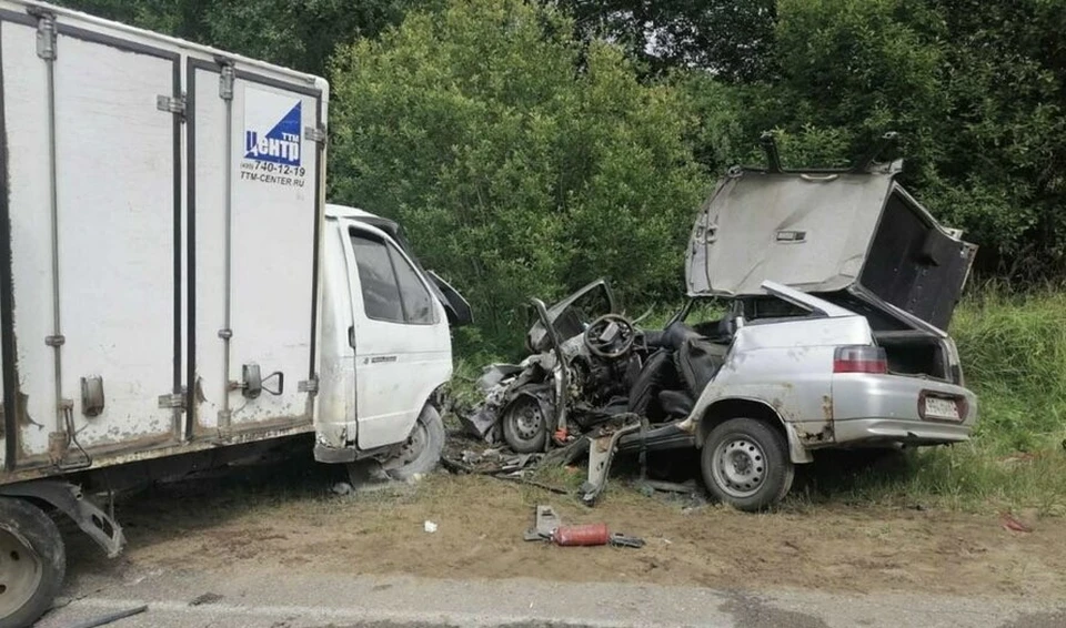Водитель автомобиля Lada 110 погиб в ДТП в Кардымовском районе. Фото: пресс-служба госавтоинспекции по Смоленской области.