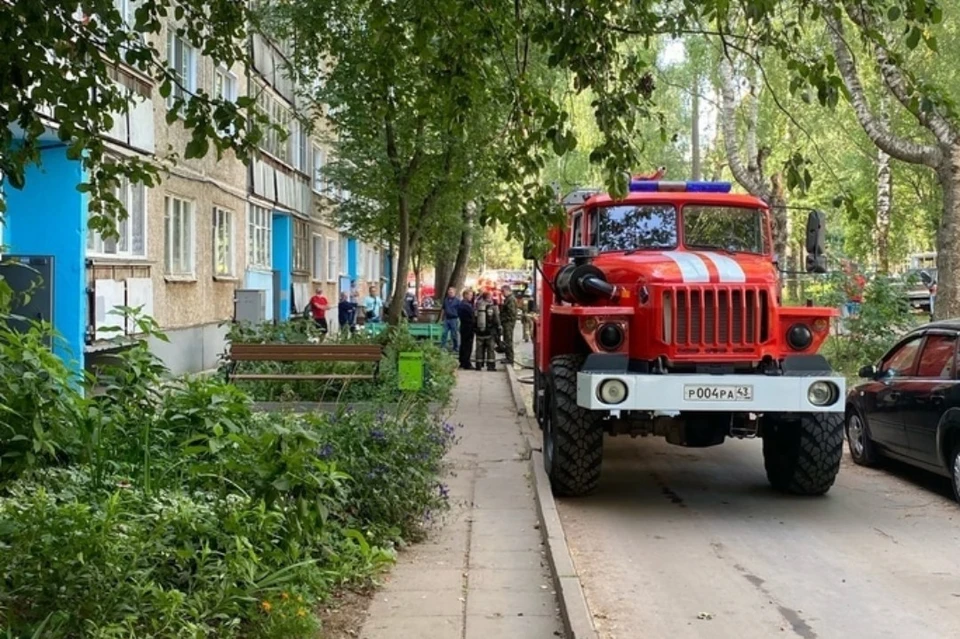На месте происшествия работали два пожарных расчета. Фото: vk.com/news_raduzny
