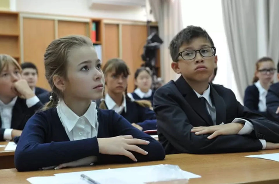 Общешкольные линейки на 1 сентября запретили в Нижегородской области.