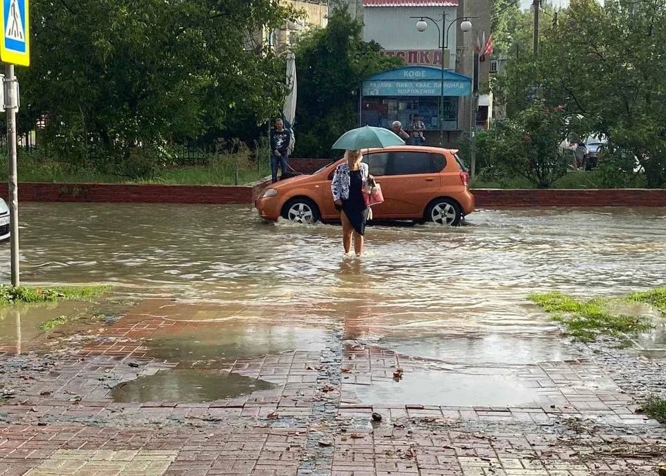 Улицы Керчи сильно затоплены, поэтому междугородные автобусы не заезжают в город. Фото: пресс-служба администрации Керчи