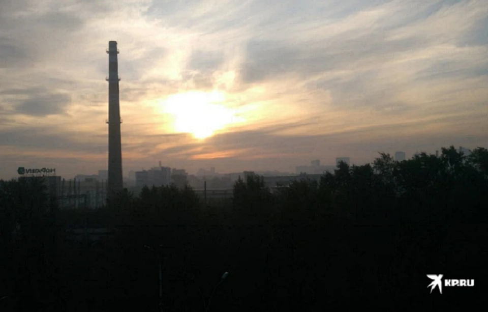 Смог над Екатеринбургом появился утром 18 августа. Фото: читатель "КП"