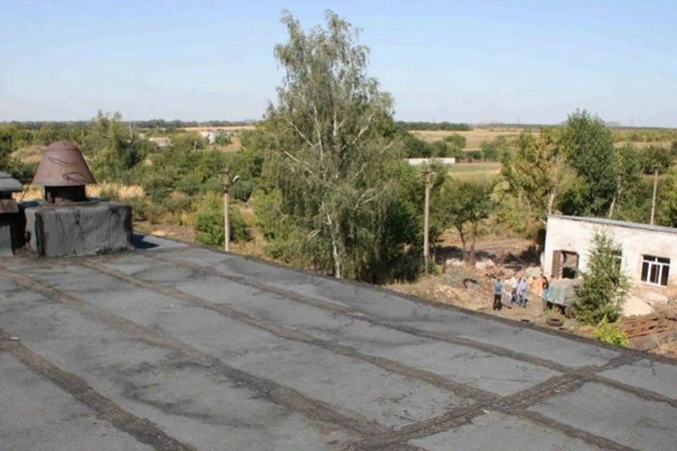 В яслях-саду № 41 села Луганское строители перекрыли крышу и оборудуют новую котельную. Фото: vsednr.ru