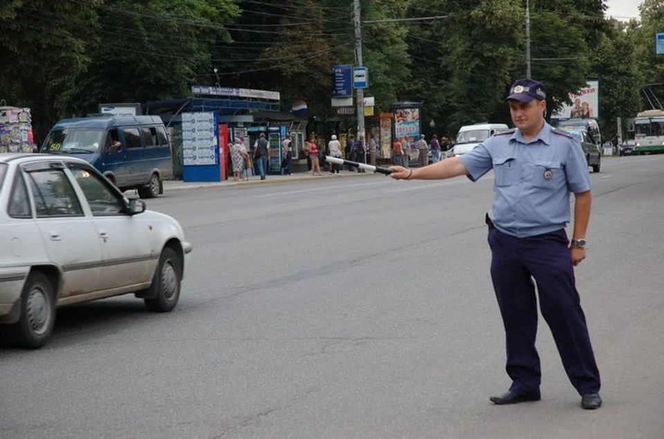 В Туле пассажир выпал из автомобиля: водитель скрылся с места происшествия