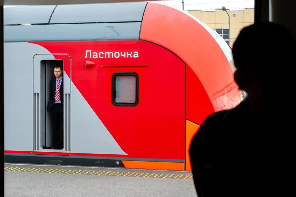 Между Петербургом и Москвой запустят удлиненные "Ласточки", но только в сентябре.