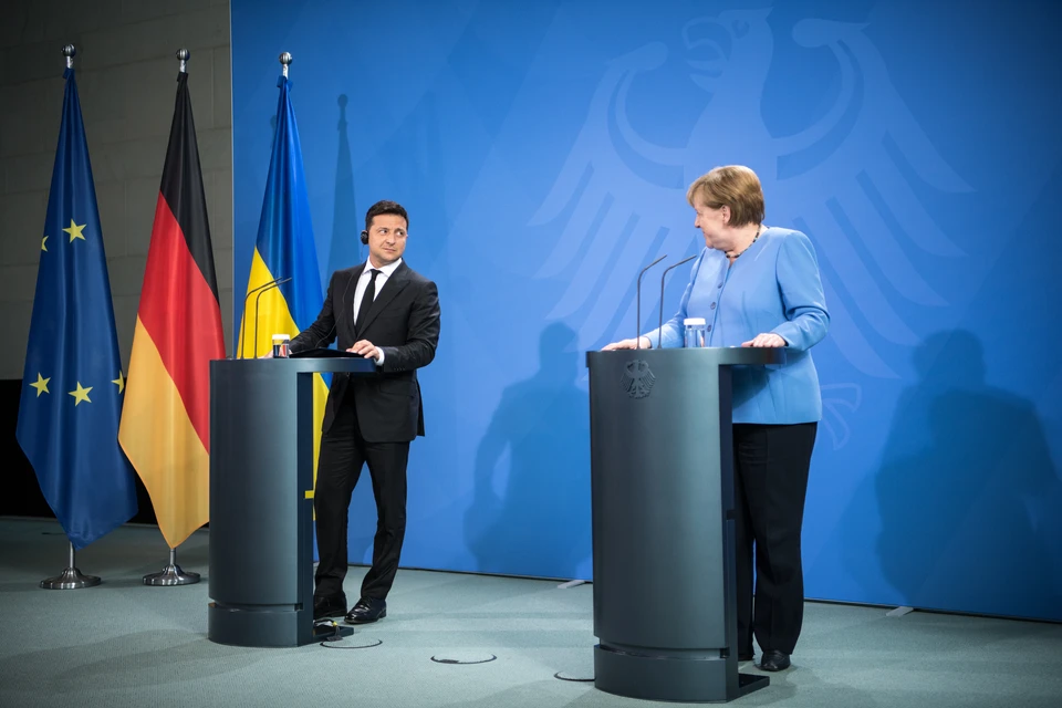 Зеленский ждет от Меркель гарантий энергетической безопасности после запуска "Северного потока - 2"