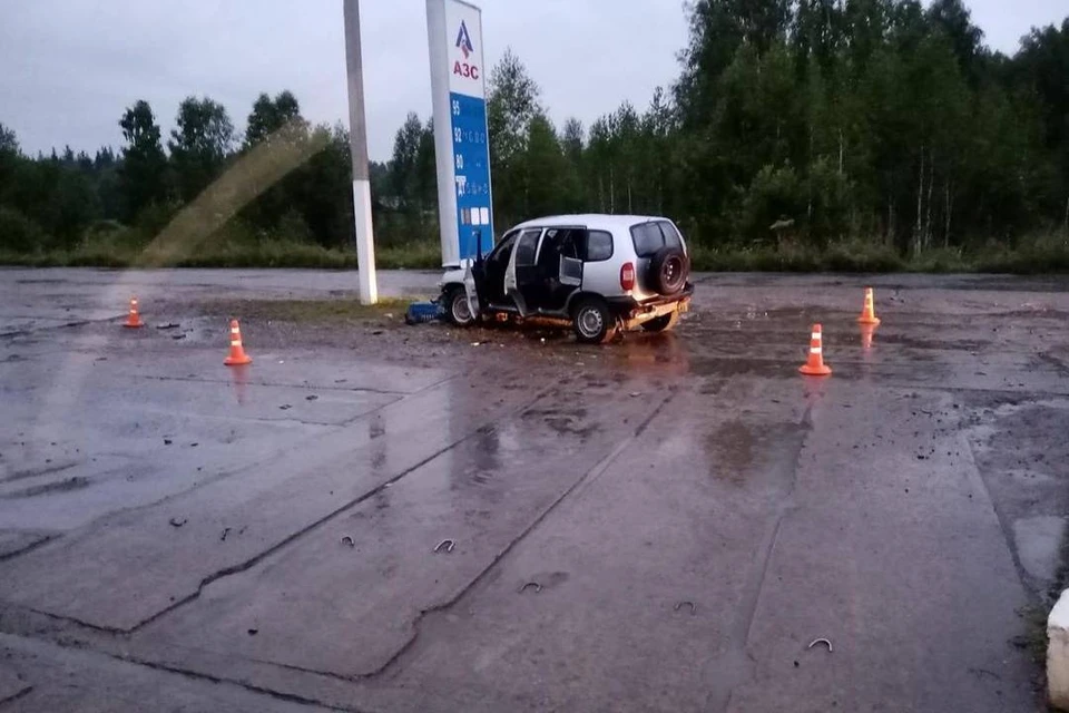 Пьяный водитель «Нивы» врезался в табло на автозаправке в Иркутской области