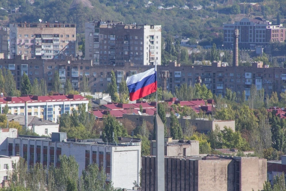 Российский флаг над Донецком
