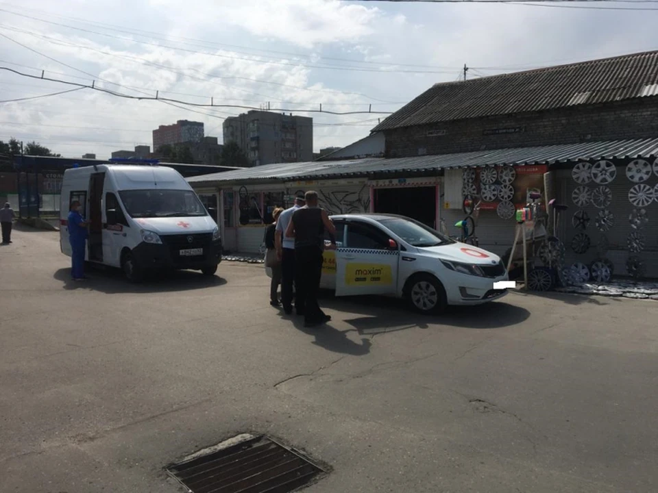 На авторынке в Рязани таксист сбил женщину.