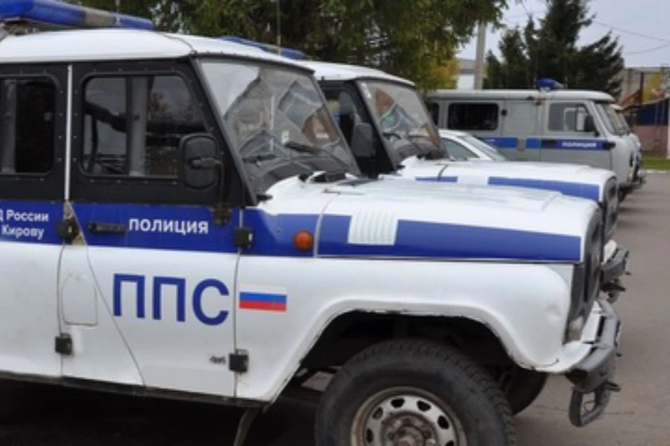 Сотрудники патрульно-постовой службы полиции обнаружили мальчика и доставили его в отдел. Фото: vk.com/mvd43