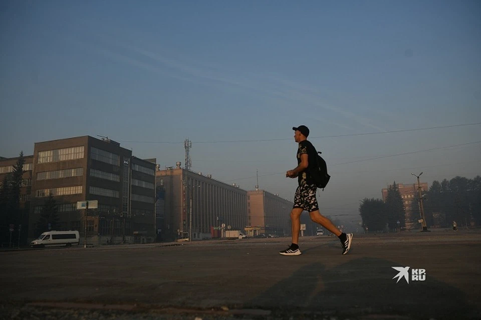 Екатеринбург с самого утра накрыл смог и чувствуется запах гари