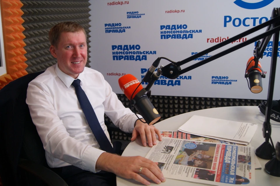 Вопросы по расселению аварийного жилья и реализации нацпроектов обсудили на радио «КП» (89,9 FM) с заместителем министра строительства Сергеем Вифлянцевым