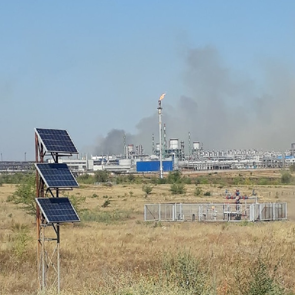 «Огонь идет прямо на газовые установки!»: около газзавода на трассе Оренбург -Самара горят поля - KP.RU