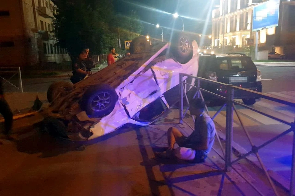 В аварию попало такси.
