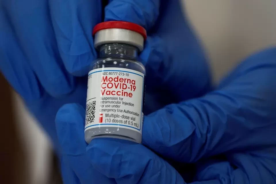 Два человека умерли в Японии после вакцинации от коронавируса препаратом Moderna