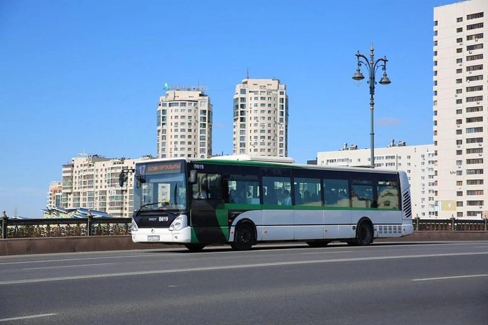 Алтай Кульгинов добавил, что для удобства жителей города увеличили количество автобусов — ежедневно на линию выезжают более 850 единиц общественного транспорта.