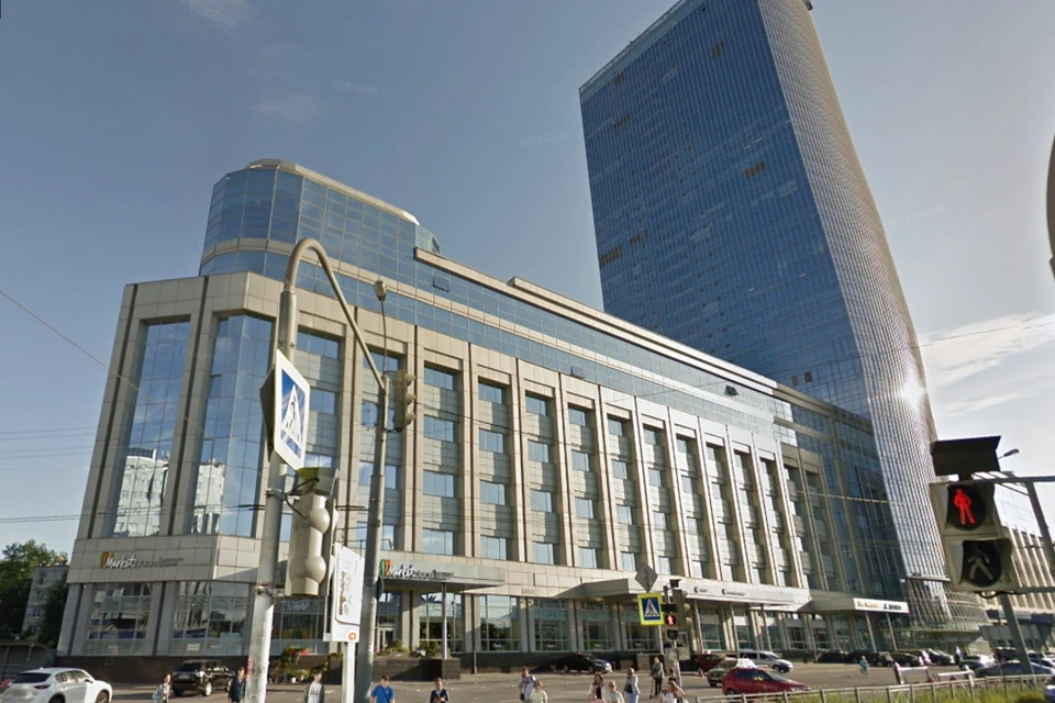 Загорелась облицовка бизнес-центра на площади Конституции в Петербурге. Фото: google.com/maps