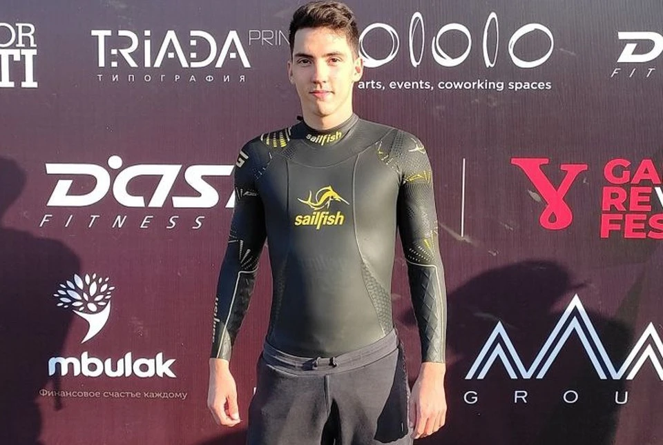 Мастер спорта по плаванию установил мировой рекорд, переплыв озеро Иссык-Куль.