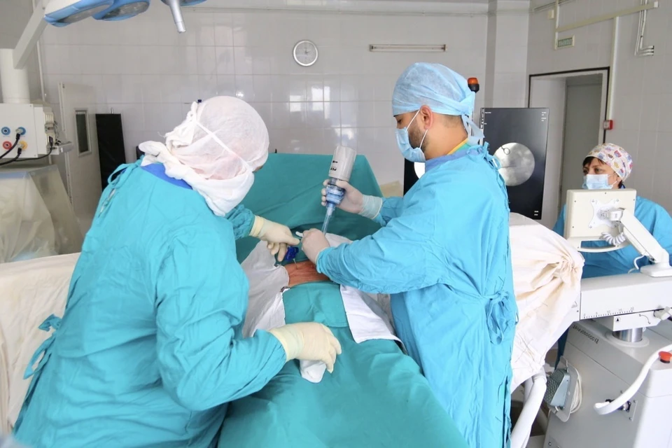 Нейрохирурги из Тобольска выполняют новый вид операций на позвоночнике.