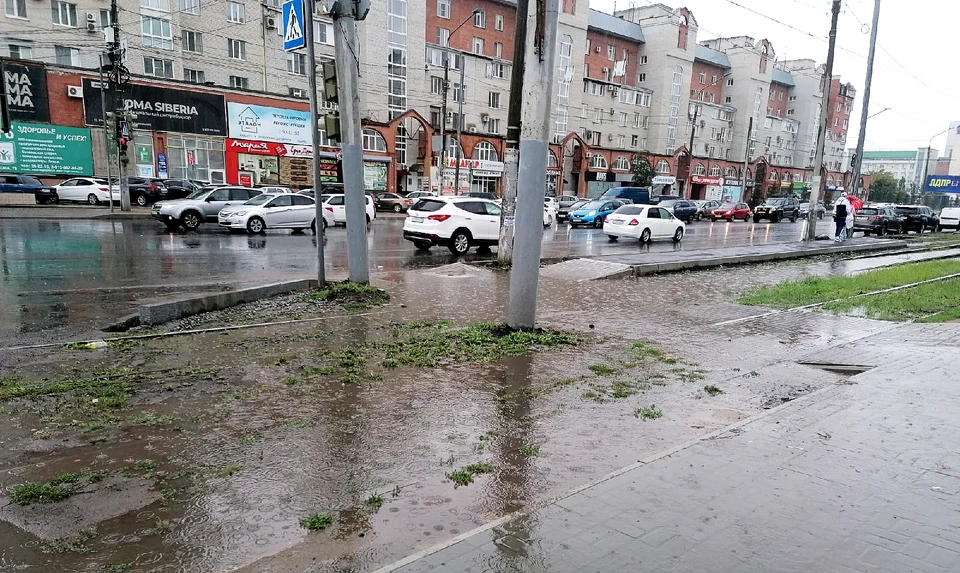 Так после ливня выглядит пересечение улиц Жукова и Маяковского.