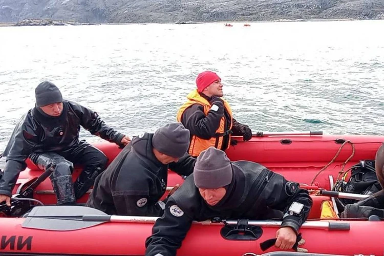 Единственный выживший в крушении катера в районе бухты Долгая Щель: "Они не могли больше в холодной воде держаться за лодку и отпустили ее"