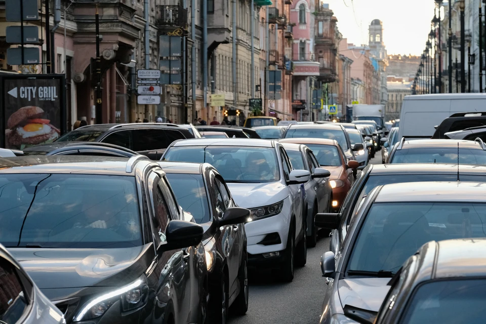 Пробка в 15 километров сковала КАД утром 10 сентября