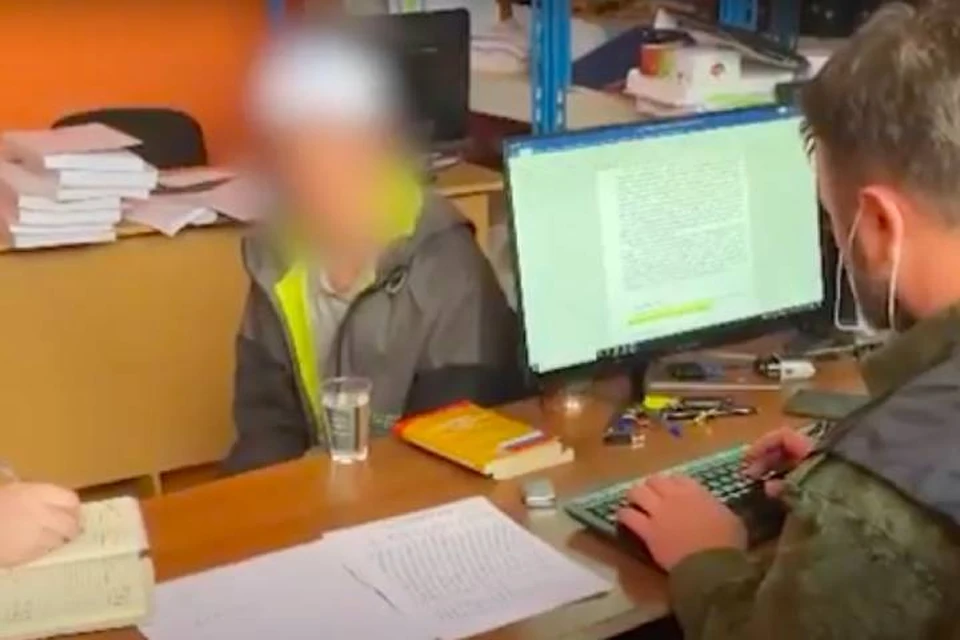 СК показал видео допроса петербуржца, заманившего домой 10-летнюю девочку