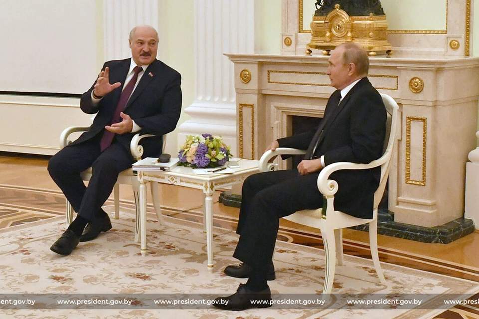 Пресс-секретарь Лукашенко раскрыла подробности содержимого его чемоданчика, с которым он ездил к Путину. Фото: president.gov.by