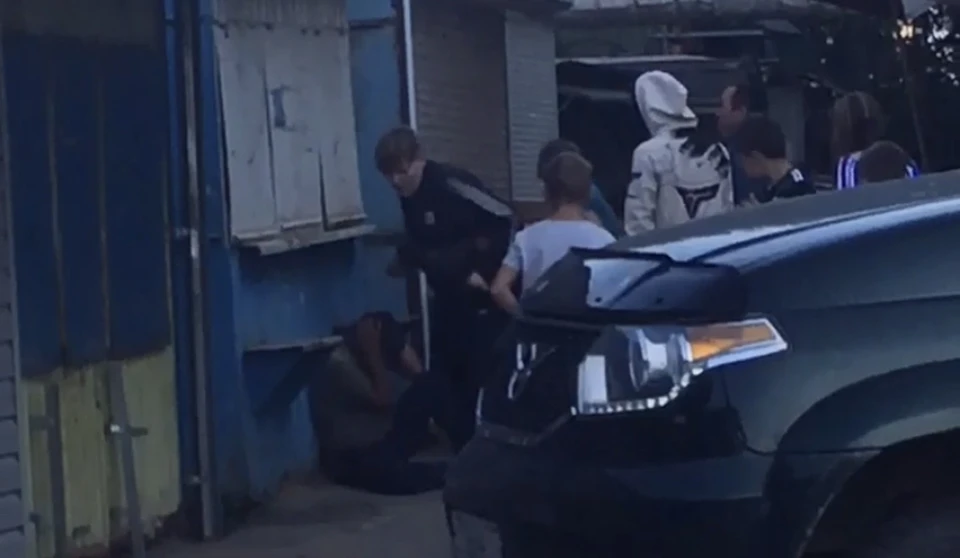 В Рославле подростки избили нетрезвого мужчину. Фото: паблик «Главное в Рославле» ВКонтакте.