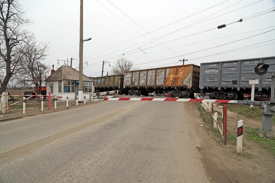 В Первомайском районе Новосибирска закроют железнодорожный переезд.