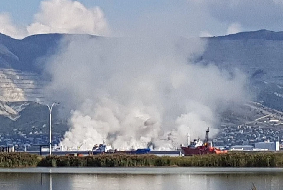 Дым в районе Шесхариза заметили местные жители. Фото: БОЛТАЛКА NVRSK