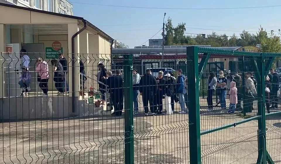 Очередь на улице Кибальчича.