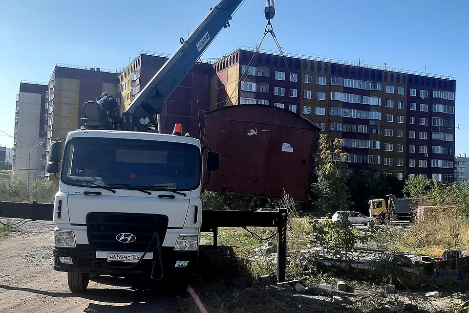 В Красноярске снесли 19 гаражей и торговый павильон. Фото: пресс-служба администрации города