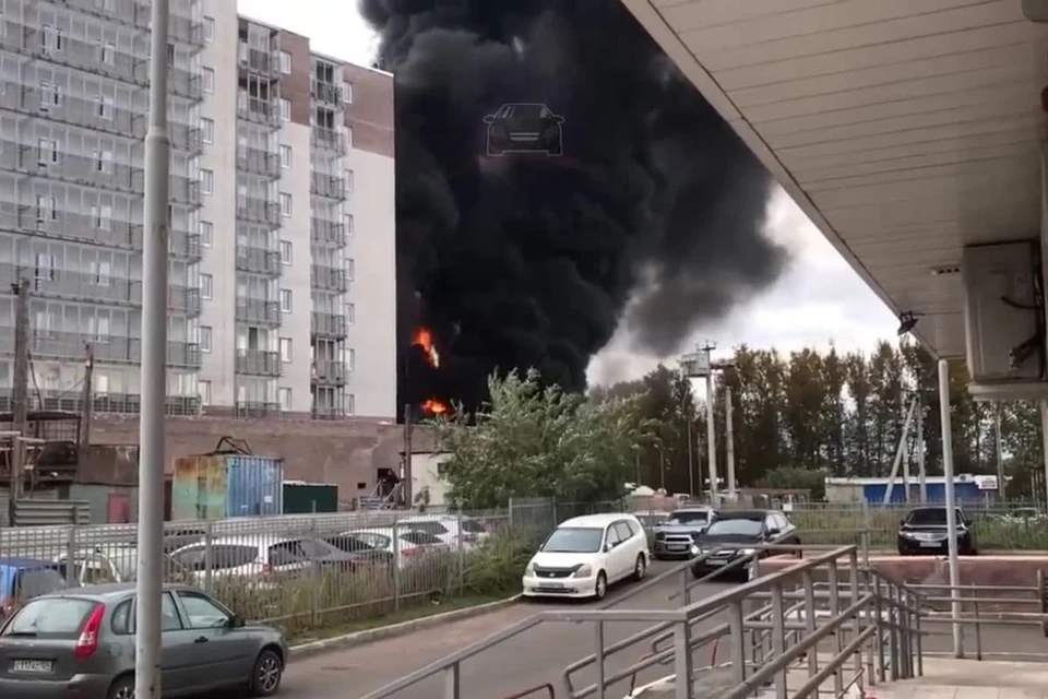 Видео пожара на Норильской в Красноярске 14 сентября 2021 опубликовали в соцсетях. Скрин из видео ЧП Красноярск