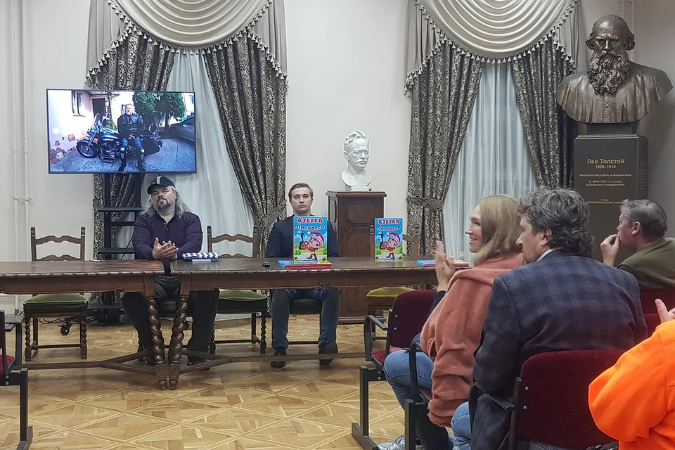Второй сборник «Донбасс живет» презентовали в стенах Союза писателей России.