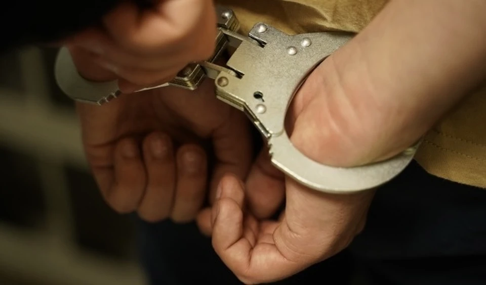 Под Смоленском сотрудники полиции предстанут перед судом за торговлю контрафактным табаком.