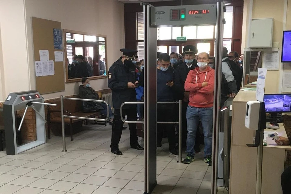 В Новосибирске на избирательных участках образовались очереди. Фото: instagram