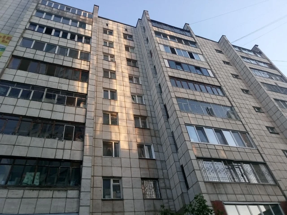 Женщина погибла, выпав с 8 этажа.