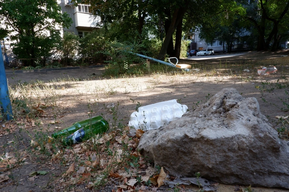 Еще недавно детская площадка на улице Олеко Дундича, 11 была в таком состоянии.