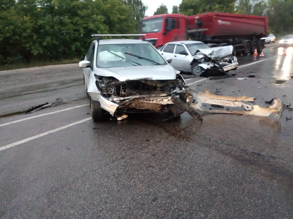 В ДТП пострадала девушка, водитель иномарки сбежал