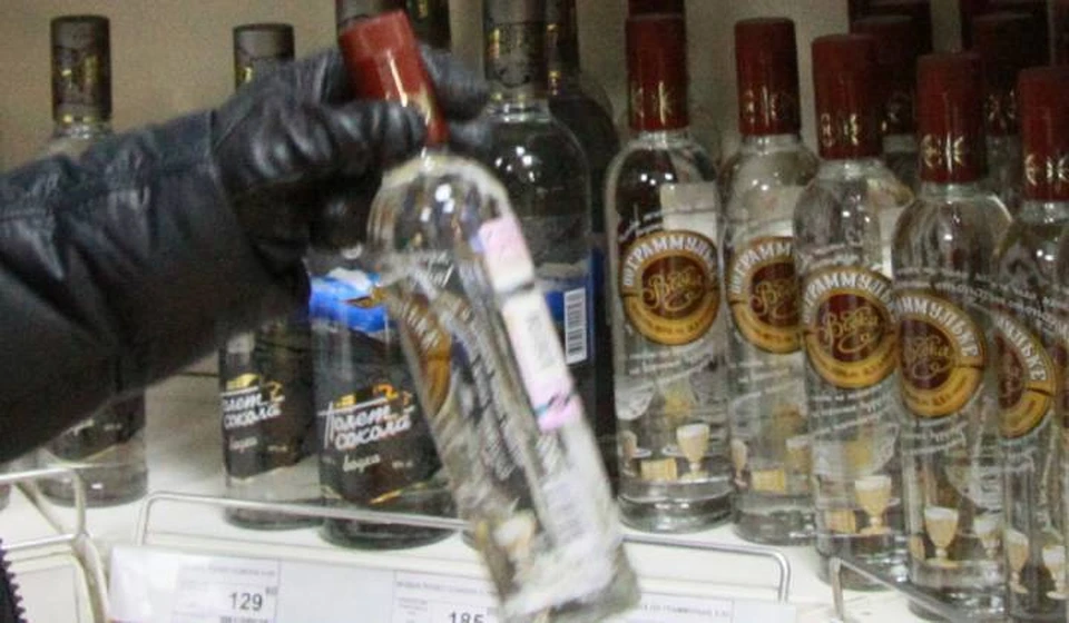 Разжиться алкоголем бесплатно мужчине не удалось.