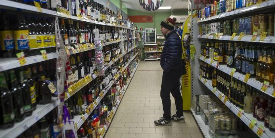 Алкогольный магазин был открыт от заката до рассвета, за что его работники и поплатились штрафами.