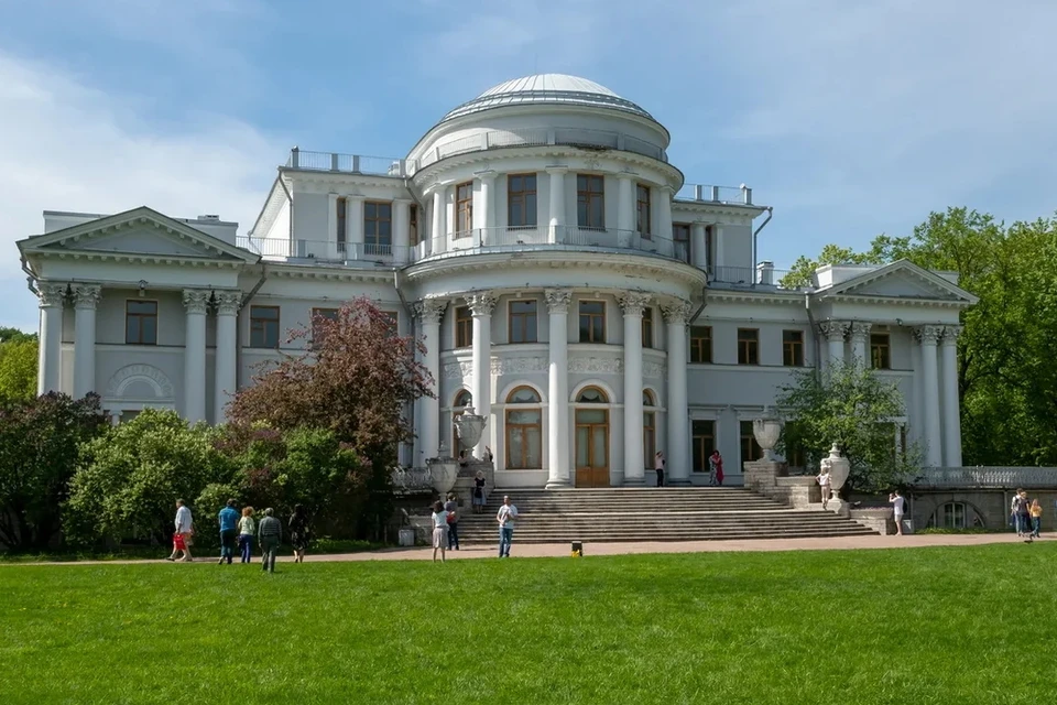 В парк на Елагином острове можно попасть бесплатно из-за дождя.