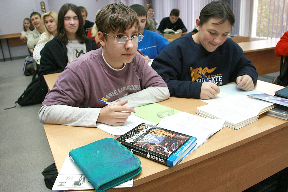 В школах сократится количество контрольных и проверочных работ.