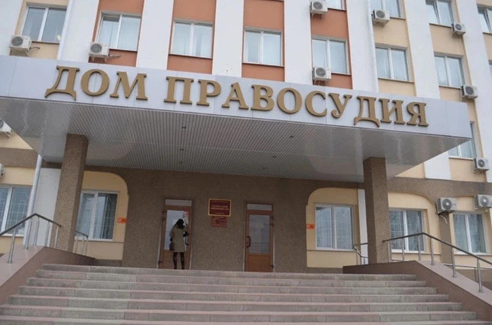 Ремонт машины, которую подростки забросали кирпичами, оценили почти в сто тысяч рублей.