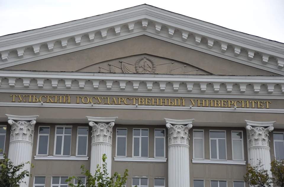 В настоящее время все студенты занимаются очно, их не эвакуировали и не перевели на дистанционное обучение